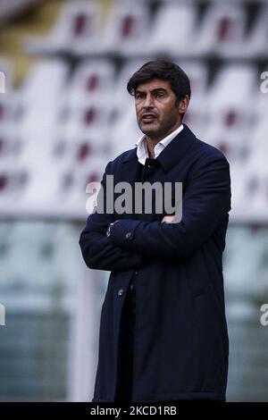 Roma-Trainer Paulo Fonseca blickt während des Fußballspiels der Serie A n.31 TORINO - ROMA am 18. April 2021 im Stadio Olimpico Grande Torino in Turin, Piemont, Italien, auf. Endergebnis: Turin-Roma 3-1. (Foto von Matteo Bottanelli/NurPhoto) Stockfoto