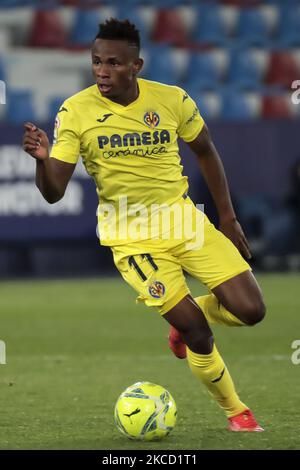 Villarreals Samuel Chimerenka Chukwueze beim spanischen La Liga-Spiel zwischen Levante UD und Villarreal CF am 18. April 2021 im Stadion Ciutat de Valencia in Valencia, Spanien. (Foto: Jose Miguel Fernandez/NurPhoto) Stockfoto