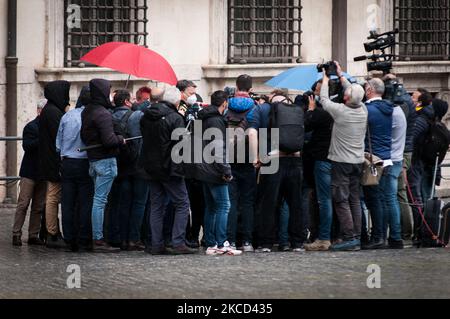 Der Austritt der nationalen Gewerkschaftsminister aus dem Palazzo Chigi nach dem Treffen mit Premierminister Mario Draghi über die Erholung und dem neuen Dekret zur Unterstützung der Unternehmen. Auf dem Foto: Der Generalsekretär von Uil Pierpaolo Bombardieri am 20. April 2021 in Rom, Italien (Foto: Andrea Ronchini/NurPhoto) Stockfoto