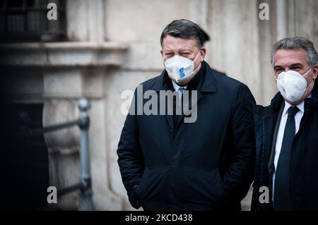 Der Austritt der nationalen Gewerkschaftsminister aus dem Palazzo Chigi nach dem Treffen mit Premierminister Mario Draghi über die Erholung und dem neuen Dekret zur Unterstützung der Unternehmen. Auf dem Foto: UIL-Generalsekretär Pierpaolo Bombardieri und Cisl-Generalsekretär Luigi Sbarra am 20. April 2021 in Rom, Italien (Foto: Andrea Ronchini/NurPhoto) Stockfoto