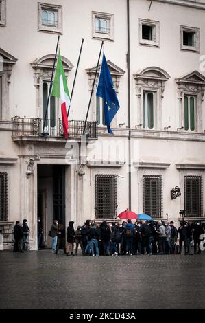 Der Austritt der nationalen Gewerkschaftsminister aus dem Palazzo Chigi nach dem Treffen mit Premierminister Mario Draghi über die Erholung und dem neuen Dekret zur Unterstützung der Unternehmen am 20. April 2021 in Rom, Italien. (Foto von Andrea Ronchini/NurPhoto) Stockfoto