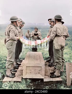 Eine militärische Trauerfeier für Soldaten, die ihr Leben im Kampf gegen die Japaner während des zweiten Weltkrieges verloren. Stockfoto