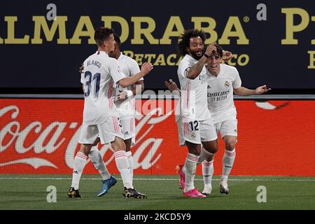 Alvaro Odriozola von Real Madrid feiert, nachdem er beim Spiel der La Liga Santander zwischen Cadiz CF und Real Madrid am 21. April 2021 im Estadio Ramon de Carranza in Cadiz, Spanien, das erste Tor seiner Seite erzielt hatte. (Foto von Jose Breton/Pics Action/NurPhoto) Stockfoto