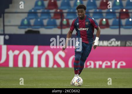 Levantes Verteidiger Mickael Ramon Malsa beim spanischen La Liga-Spiel zwischen Levante UD und dem FC Sevilla im Stadion Ciutat de Valencia am 21. April 2021. (Foto von Jose Miguel Fernandez/NurPhoto) Stockfoto