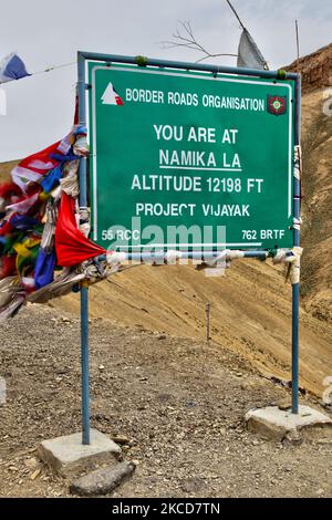 Namika La Pass (Namika Pass) auf einer Höhe von 3.700 m (12.139 ft) in Zanskar, Ladakh, Jammu und Kaschmir, Indien. Der als Säule des Sky Passes bekannte Namika La ist einer von zwei hohen Pässen zwischen Kargil und Leh (der andere, noch höhere Pass ist der Fotula Pass). (Foto von Creative Touch Imaging Ltd./NurPhoto) Stockfoto