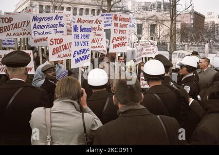 African American Demonstranten vor dem weißen Haus, 1965. Stockfoto