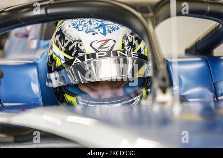 Guanyu Zhou aus China von UNI - Virtuosi Racing, Portrait am ersten Tag des FIA Formel 2 Testings auf dem Circuit de Barcelona - Catalunya am 23. April 2021 in Montmelo, Spanien. (Foto von Xavier Bonilla/NurPhoto) Stockfoto