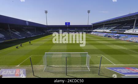 QPR-Stadion vor dem Sky Bet Championship-Spiel zwischen Queens Park Rangers und Norwich City im Loftus Road Stadium, London am 24.. April 2021. (Foto von Ian Randall/MI News/NurPhoto) Stockfoto