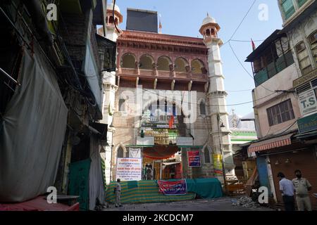 Ein verlassener Blick vor dem Schrein des Sufi-Heiligen Hazrat Khwaja Moinuddin Chishti in Ajmer, als Schrein für Pilger geschlossen ist, nach dem Aufstieg der Covid-19 Fälle im ganzen Land, in Ajmer, Rajasthan, Indien am 24. April 2021. (Foto von Himanshu Sharma/NurPhoto) Stockfoto