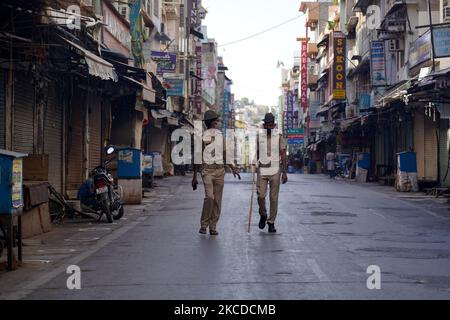 Ein verlassener Blick vor dem Schrein des Sufi-Heiligen Hazrat Khwaja Moinuddin Chishti in Ajmer, als Schrein für Pilger geschlossen ist, nach dem Aufstieg der Covid-19 Fälle im ganzen Land, in Ajmer, Rajasthan, Indien am 24. April 2021. (Foto von Himanshu Sharma/NurPhoto) Stockfoto