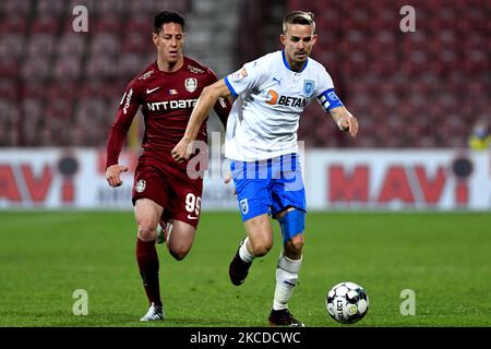 Nicusor Bancu (L), Kapitän der Universitatea Craiova, im Einsatz während des Matches der Rumänischen Liga 1 zwischen CFR Cluj und Universitatea Craiova, im Dr. Constantin Radulescu Stadion, in Cluj-Napoca, Rumänien, 24. April 2021. (Foto von Flaviu Buboi/NurPhoto) Stockfoto