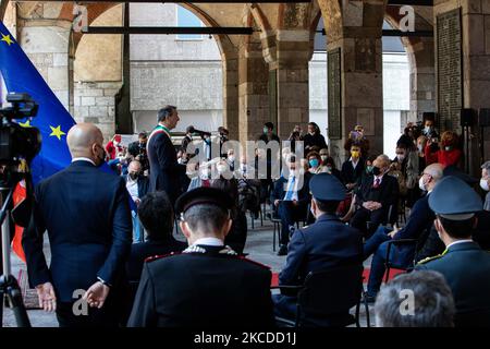 Beppe Sala surft während des Zweiten Weltkriegs in Mailand, Italien, am 25 2021. April auf den Feierlichkeiten zum Befreiungstag der nazifaschistischen Truppen. (Foto von Mairo Cinquetti/NurPhoto) Stockfoto