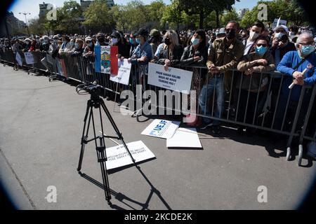 Mehr als 20.000 Menschen nahmen am 25. April 2021 an der Demonstration zum Gedenken an Sarah Halimi auf dem Trocadero-Platz in Paris Teil. (Foto von Andrea Savorani Neri/NurPhoto) Stockfoto