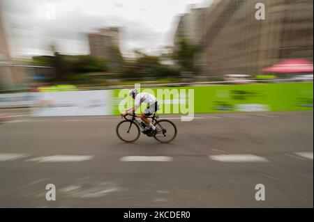 Kolumbianische Ziklysten, die am 2021 25. April 2021 im kolumbianischen Tito Hernandez beim Sprint der Vuelta a Colombia in den letzten Runden der Endetappe von Bogota in Bogota, Kolumbien, teilnahmen. (Foto von Sebastian Barros/NurPhoto) Stockfoto