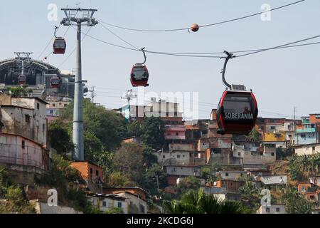 Allgemeine Ansicht der Seilbahn im Viertel San Agustin del sur während der Pandemie Covid-19 in Caracas, Venezuela, am 26. April 2021. (Foto von Javier Campos/NurPhoto) Stockfoto