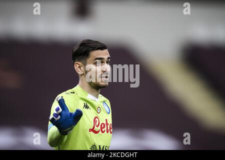 Napoli-Torwart Alex Meret (1) Gesten während des Fußballspiels der Serie A n.33 TURIN - NEAPEL am 26. April 2021 im Stadio Olimpico Grande Torino in Turin, Piemont, Italien. Endergebnis: Turin-Neapel 0-2. Sportstadien in ganz Italien unterliegen aufgrund der Coronavirus-Pandemie weiterhin strengen Beschränkungen, da staatliche Gesetze zur sozialen Distanzierung Fans innerhalb von Veranstaltungsorten verbieten, was dazu führt, dass Spiele hinter verschlossenen Türen gespielt werden. (Foto von Matteo Bottanelli/NurPhoto) Stockfoto