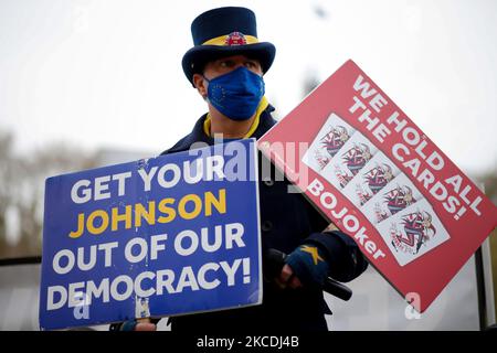 Der langjährige Anti-Brexit-Aktivist Steve Bray demonstriert am 28. April 2021 vor dem britischen Parlamentsgebäude in London. (Foto von David Cliff/NurPhoto) Stockfoto