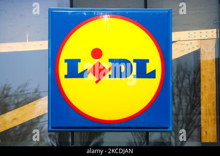 Lidl Supermarkt in Krakau, Polen am 28. April 2021. (Foto von Beata Zawrzel/NurPhoto) Stockfoto