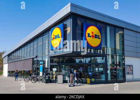 Lidl Supermarkt in Krakau, Polen am 28. April 2021. (Foto von Beata Zawrzel/NurPhoto) Stockfoto