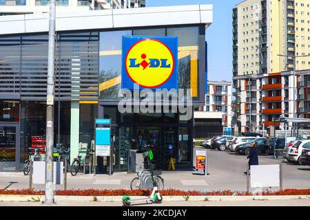 Lidl Supermarkt in Krakau, Polen am 28. April 2021. (Foto von Beata Zawrzel/NurPhoto) Stockfoto