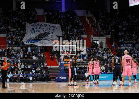 Zenit St. Petersburg-Fans treten am 28. April 2021 in der Sibur Arena in Sankt Petersburg, Russland, während des 2020/2021 Turkish Airlines Euroleague Play Off Game 3 zwischen Zenit St. Petersburg und dem FC Barcelona auf. (Foto von Mike Kireev/NurPhoto) Stockfoto