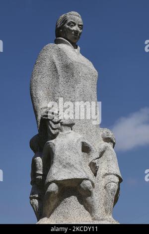 Statue von Gabriela Mistral in Vina Del Mar, Chile. Lucila Godoy Alcayaga, bekannt unter ihrem Pseudonym Gabriela Mistral, war eine chilenische Dichterin, Diplomatin, Pädagogin und Humanistin. Ihr Porträt erscheint auch auf der chilenischen Peso-Banknote von 5.000. (Foto von Creative Touch Imaging Ltd./NurPhoto) Stockfoto