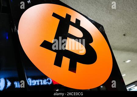 Bitcoin-Geldautomat in der Nähe des Hauptbahnhofs in Krakau, Polen, am 2.. Mai 2021. (Foto von Beata Zawrzel/NurPhoto) Stockfoto