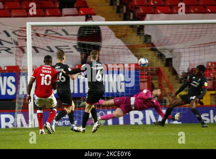 Chuks Aneke von Charlton Athletic punktet während der Sky Bet League 1 zwischen Charlton Athletic und Lincoln City am 04.. Mai 2021 im Valley, Woolwich, England. (Foto von Action Foto Sport/NurPhoto) Stockfoto