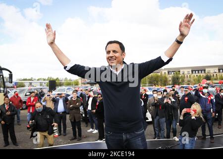 Anas Sarwar, der schottische Labour-Vorsitzende, während einer Drive-in-Kundgebung vor den schottischen Wahlen im Caledonia House am 5. Mai 2021 in Glasgow, Schottland. Die Politiker kämpfen am letzten Tag der Wahlen, bevor Schottland am 6.. Mai an die Pole geht, um 129 MSP in das schottische Parlament zu wählen. (Foto von Ewan Bootman/NurPhoto) Stockfoto