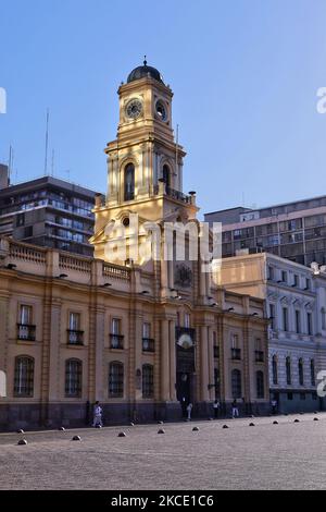 Museo Historico Nacional (Nationalmuseum für Geschichte) in Santiago, Chile. Das Museo Historico Nacional befindet sich im Gebäude des Palacio de la Real Audiencia de Santiago (Königlicher Hofpalast oder Palast der Kisten), das aus dem Jahr 1808 stammt und seit 1982 das Nationalhistorische Museum von Chile beherbergt. Das Gebäude wurde zwischen 1804 und 1807 erbaut, um als Sitz der königlichen Justizhöfe zu dienen. (Foto von Creative Touch Imaging Ltd./NurPhoto) Stockfoto