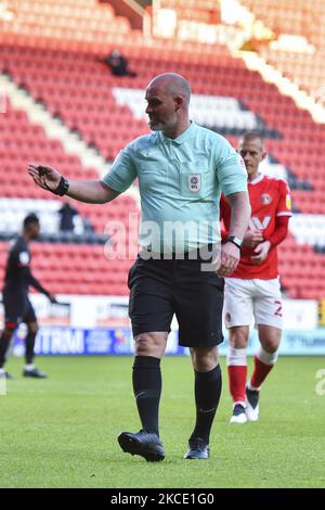 Der Schiedsrichter Kevin Johnson während des Spiels der Sky Bet League 1 zwischen Charlton Athletic und Lincoln City im The Valley, London, am Dienstag, den 4.. Mai 2021. (Foto von Ivan Yordanov/MI News/NurPhoto) Stockfoto