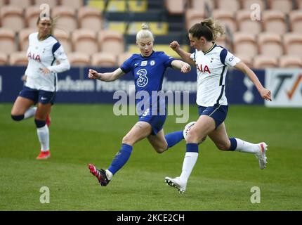 Bethany England of Chelsea FC Women und Abbie McManus von Tottenham Hotspur Women (Leihgabe von Manchester United) während der FA Women's Spur League zwischen Tottenham Hotspur und Chelsea im Hive-Stadion, Barnett, London, Großbritannien am 05.. Mai 2021 (Foto von Action Foto Sport/NurPhoto) Stockfoto