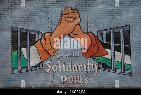 Eines von vielen politischen Wandgemälden, ein Teil der Internationalen Mauer von Belfast an der Falls Road. Am Montag, den 19. April 2021, in Belfast, Nordirland (Foto: Artur Widak/NurPhoto) Stockfoto