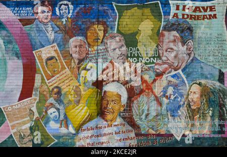 Eines von vielen politischen Wandgemälden, ein Teil der Internationalen Mauer von Belfast an der Falls Road. Am Montag, den 19. April 2021, in Belfast, Nordirland (Foto: Artur Widak/NurPhoto) Stockfoto