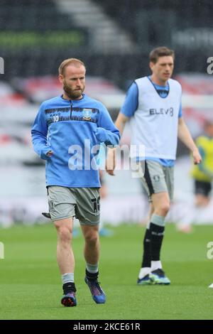 Barry Bannan von Sheffield Wednesday wärmt sich vor dem Sky Bet Championship-Spiel zwischen Derby County und Sheffield am Mittwoch im Pride Park, Derby, am Samstag, 8.. Mai 2021 auf. (Foto von Pat Scaasi/MI News/NurPhoto) Stockfoto