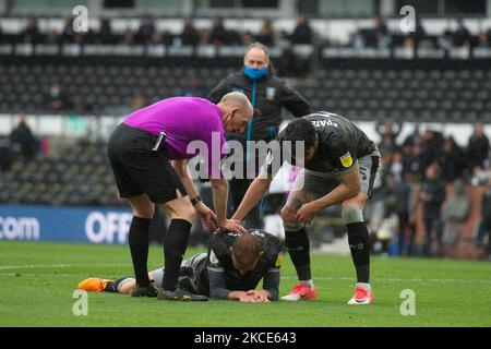 Callum Pherson von Sheffield Wednesday erzielt das zweite Tor seines Teams und nimmt dann am Mittwoch im Rahmen des Sky Bet Championship-Spiels zwischen Derby County und Sheffield am 8.. Mai 2021 im Pride Park, Derby, an Jordan Rhodes von Sheffield Teil. (Foto von Pat Scaasi/MI News/NurPhoto) Stockfoto