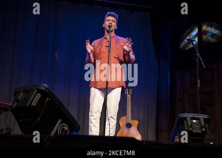 Der Sänger Jesus Rendon während seiner Aufführung am 9. Mai 2021 im Munoz Seca Theater in Madrid, Spanien. (Foto von Oscar Gonzalez/NurPhoto) Stockfoto
