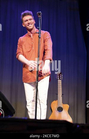 Der Sänger Jesus Rendon während seiner Aufführung am 9. Mai 2021 im Munoz Seca Theater in Madrid, Spanien. (Foto von Oscar Gonzalez/NurPhoto) Stockfoto