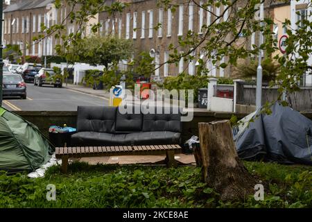 Ein Blick auf die Zelte eines rauen Schläfers entlang des Canale Grande in Dublin während der letzten Tage der COVID-19-Sperre der Stufe 5. Am Sonntag, den 9. Mai 2021, in Dublin, Irland. (Foto von Artur Widak/NurPhoto) Stockfoto