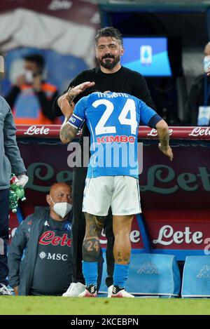 Lorenzo Insigne von SSC Napoli feiert nach dem fünften Tor mit Gennaro Gattuso Manager von SSC Napoli während der Serie Ein Spiel zwischen Napoli und Udinese im Stadio Diego Armando Maradona, Neapel, Italien am 11. Mai 2021. (Foto von Giuseppe Maffia/NurPhoto) Stockfoto