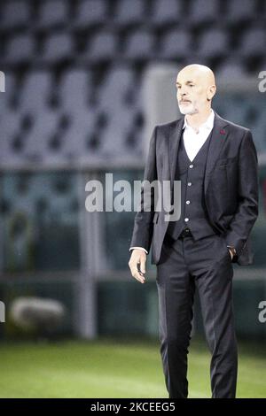 Mailand-Trainer Stefano Pioli Gesten während der Serie A Fußballspiel n. 36 TURIN - MAILAND am 12. Mai 2021 im Stadio Olimpico Grande Torino in Turin, Piemont, Italien. Endergebnis: Turin-Mailand 0-7. Sportstadien in ganz Italien unterliegen aufgrund der Coronavirus-Pandemie weiterhin strengen Beschränkungen, da staatliche Gesetze zur sozialen Distanzierung Fans innerhalb von Veranstaltungsorten verbieten, was dazu führt, dass Spiele hinter verschlossenen Türen gespielt werden. (Foto von Matteo Bottanelli/NurPhoto) Stockfoto