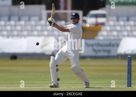 Alex Lees von Durham war am Donnerstag, dem 13.. Mai 2021, beim LV= County Championship-Spiel zwischen dem Durham County Cricket Club und Worcestershire in Emirates Riverside, Chester le Street, im Kampf. (Foto von Mark Fletcher/MI News/NurPhoto) Stockfoto