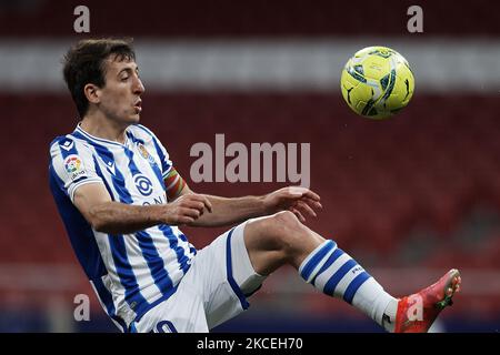 Mikel Oyarzabal von Real Sociedad kontrolliert den Ball während des La Liga Santander-Spiels zwischen Atletico de Madrid und Real Sociedad am 12. Mai 2021 im Estadio Wanda Metropolitano in Madrid, Spanien. Sportstadien in ganz Spanien unterliegen aufgrund der Coronavirus-Pandemie weiterhin strengen Beschränkungen, da staatliche Gesetze zur sozialen Distanzierung Fans innerhalb von Veranstaltungsorten verbieten, was dazu führt, dass Spiele hinter verschlossenen Türen gespielt werden. (Foto von Jose Breton/Pics Action/NurPhoto) Stockfoto