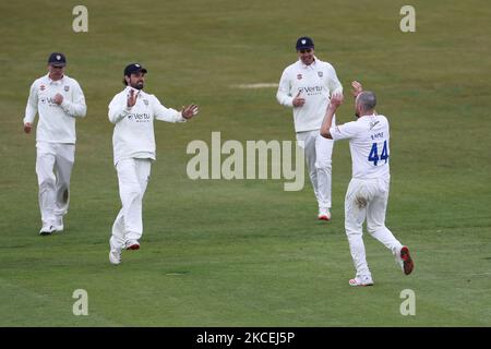 Ben Raine aus Durham feiert, nachdem er am 14.. Mai 2021 das Wicket von Jake Libby aus Worcestershire während des LV= County Championship-Spiels zwischen dem Durham County Cricket Club und Worcestershire in Emirates Riverside, Chester le Street, Großbritannien, gewonnen hat. (Foto von Mark Fletcher/MI News/NurPhoto) Stockfoto