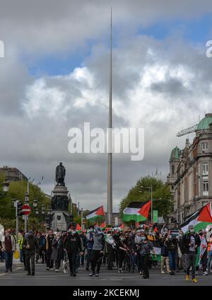 Pro-palästinensische Demonstranten, die während der „Kundgebung für Palästina“ in der O'Connell Street im Stadtzentrum von Dublin gesehen wurden. Am Samstag, den 15. Mai 2021, in Dublin, Irland. (Foto von Artur Widak/NurPhoto) Stockfoto