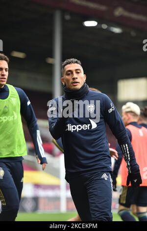 Raphinha von Leeds United beim Premier League-Spiel zwischen Burnley und Leeds United am 15. Mai 2021 in Turf Moor in Burnley, England. Sportstadien in ganz Großbritannien unterliegen aufgrund der Coronavirus-Pandemie weiterhin strengen Beschränkungen, da staatliche Gesetze zur sozialen Distanzierung Fans innerhalb von Veranstaltungsorten verbieten, was dazu führt, dass Spiele hinter verschlossenen Türen gespielt werden. (Foto von MI News/NurPhoto) Stockfoto