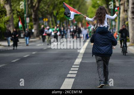 Pro-palästinensische Demonstranten, die auf der Northumberland Road in Dublin während der „Kundgebung für Palästina“ gesehen wurden. Am Samstag, den 15. Mai 2021, in Dublin, Irland. (Foto von Artur Widak/NurPhoto)
