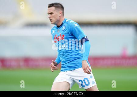 Piotr Zielinski vom SSC Napoli schaut während des Serie-A-Spiels zwischen ACF Fiorentina und SSC Napoli am 16. Mai 2021 im Stadio Artemio Franchi, Florenz, Italien, nach. (Foto von Giuseppe Maffia/NurPhoto) Stockfoto