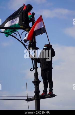 Mehr als 2 pro-palästinensische Demonstranten in New York City gingen am 15. Mai 2021 nach israelischen Luftangriffen auf Gaza auf die Straßen von Bay Ridge in Brooklyn. Während des marsches schrien die Demonstranten „Freies Palästina“. (Foto von Selcuk Acar/NurPhoto) Stockfoto