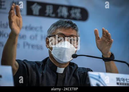 Der neue Vatikan, der zum Bischof von Hongkong ernannt wurde, spricht am Dienstag, den 18. Mai 2021, während einer Pressekonferenz in Hongkong. Der 62-Jährige ist der jüngste Priester, der zum Bischof von Hongkong ernannt wurde seit dem Beginn der Ernennung chinesischer Bischöfe in der Stadt sind die Katholiken Hongkongs seit mehr als zwei Jahren ohne einen ständigen Führer. (Foto von Vernon Yuen/NurPhoto) Stockfoto